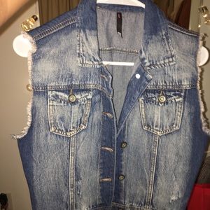 Jean sleeveless jacket